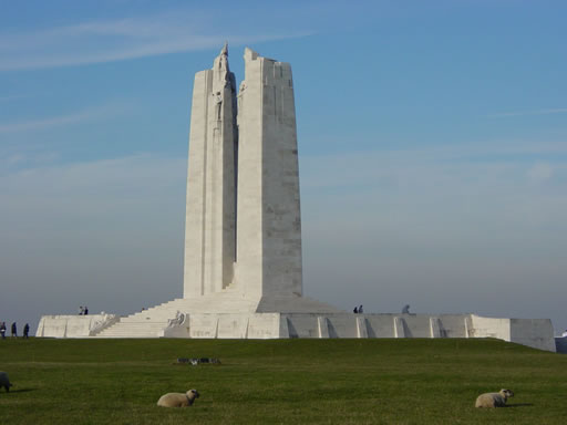 Le Mémorial Canadien de Vimy - Vue de coté